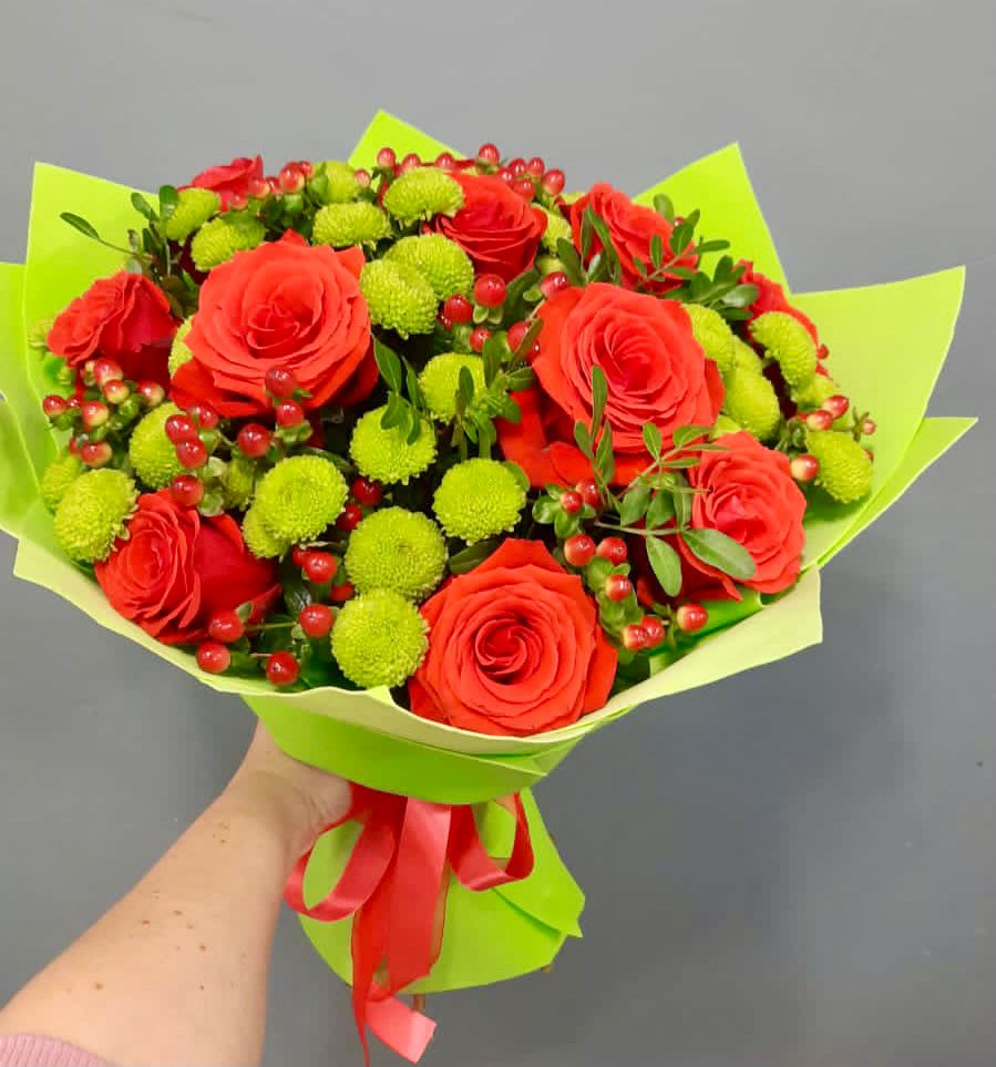 Букет цветов из: Хризантемы и Розы в Губкине