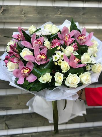 Букет цветов из: Розы и Хризантемы в Губкине