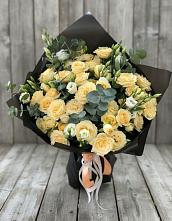 Букет цветов из:  Розы и Лизиантусы в Губкине