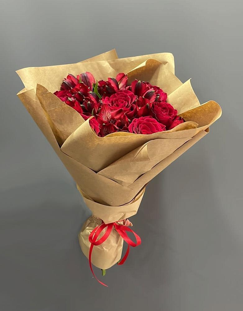 Букет цветов из: Альстромерии и Розы в Губкине