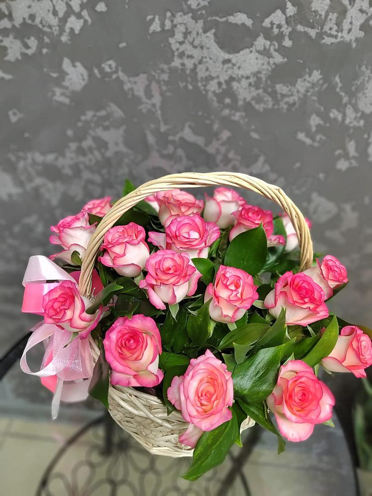 Цветочная композиция из Розы в корзине в Губкине