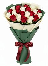 Букет Микс из красных и белых роз в Губкине