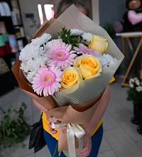 Букет цветов из:  Герберы, Розы и Хризантемы в Губкине