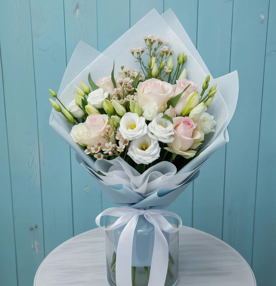 Букет цветов из: Розы и Лизиантусы в Губкине