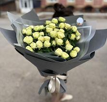 Букет Белые кустовые розы Солинеро в Губкине