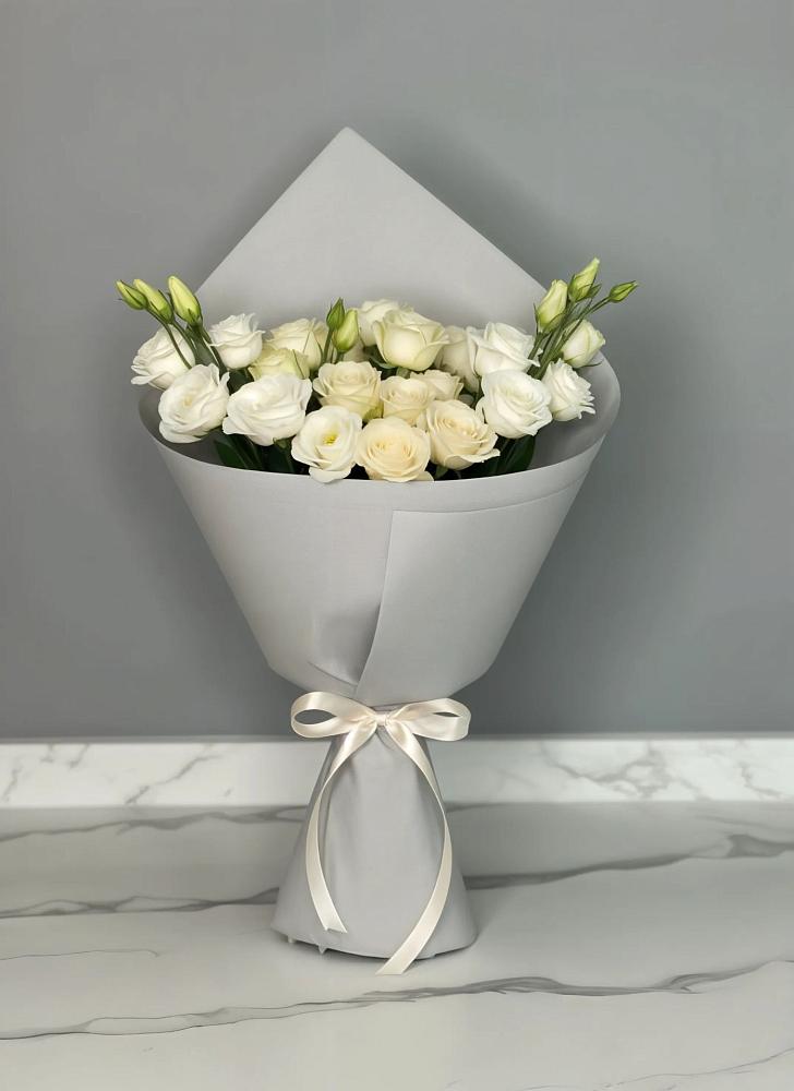 Букет цветов из: Розы и Лизиантусы в Губкине