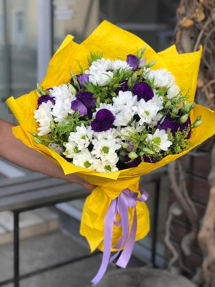Букет цветов из: Ирисы, Хризантемы и Ромашки в Губкине