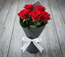 Букет 5 Красных роз Эдлесс Лав в Губкине