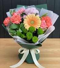 Букет цветов из:  Гвоздики, Розы, Герберы и Хризантемы в Губкине