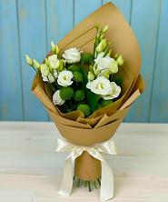 Букет цветов из:  Хризантемы и Лизиантусы в Губкине