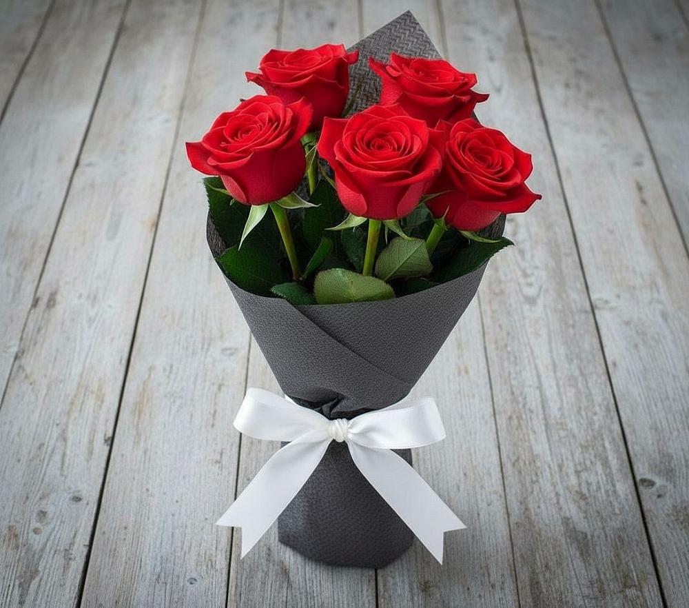 Букет 5 Красных роз Эдлесс Лав в Губкине