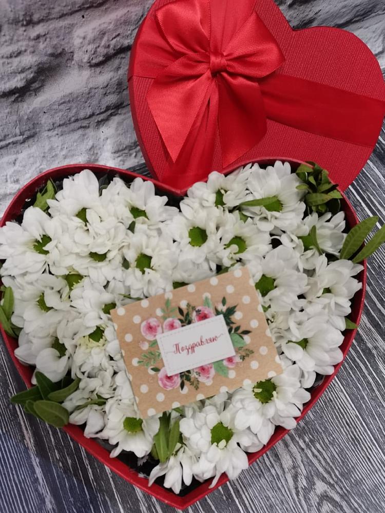 Цветочная композиция из Хризантемы в виде сердца в Губкине