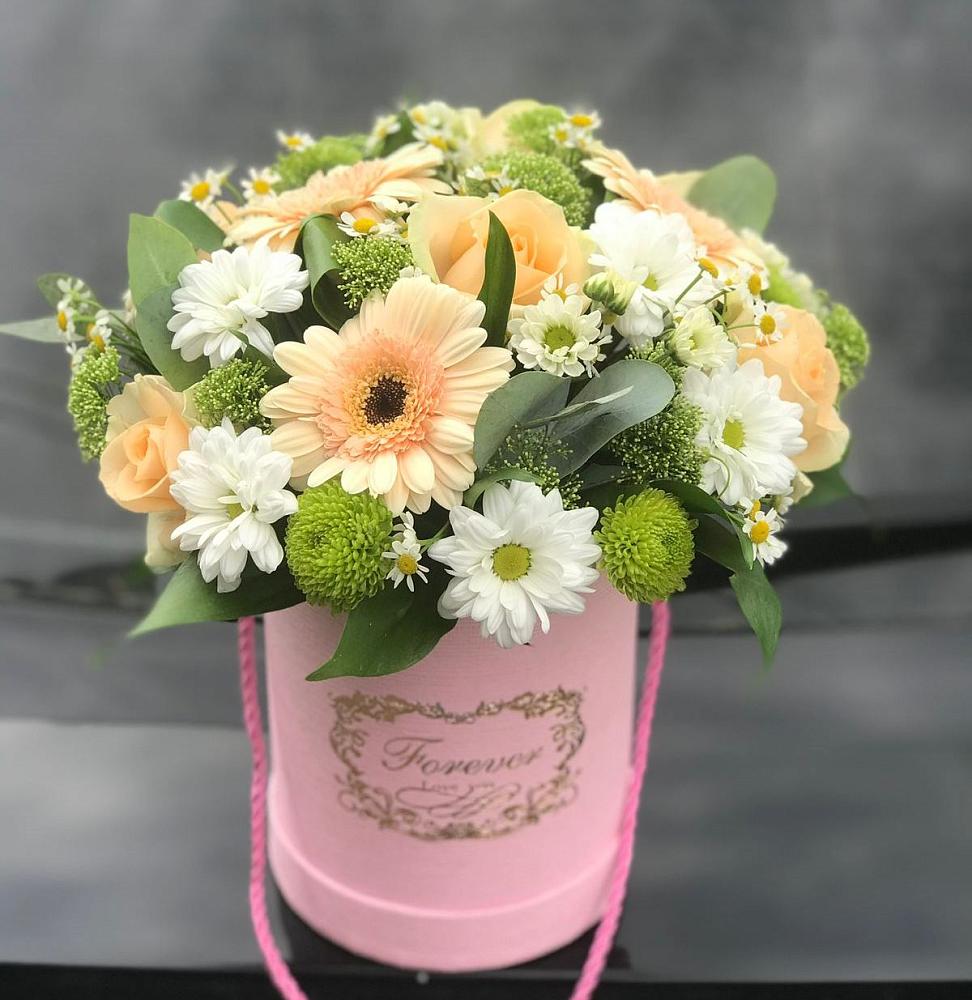 Цветочная композиция из Розы, Герберы и Хризантемы в шляпной коробке в Губкине