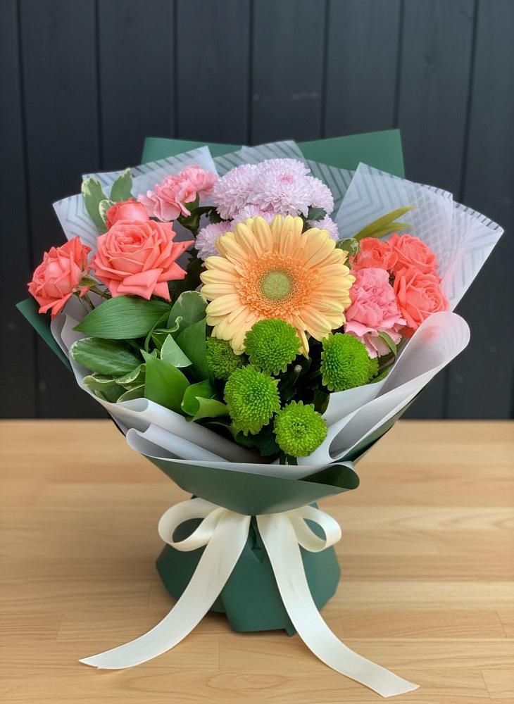 Букет цветов из: Гвоздики, Розы, Герберы и Хризантемы в Губкине