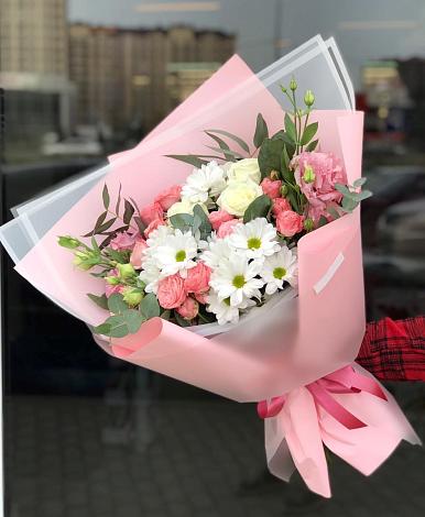 Букет цветов из: Розы, Лизиантусы и Хризантемы в Губкине